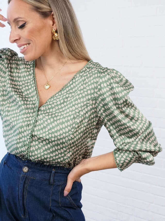 BLUSAS: Blusa Acetinada com Estampada para Mulher - Black Peach® Color: verde Size: S, M, L | Outono / Inverno 2022