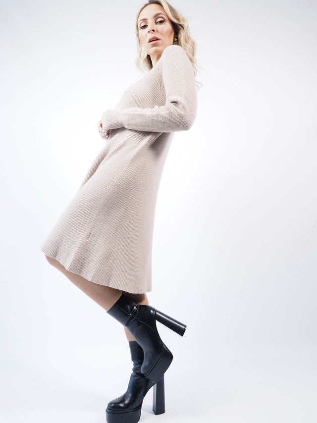 SHORT KNITTED DRESS