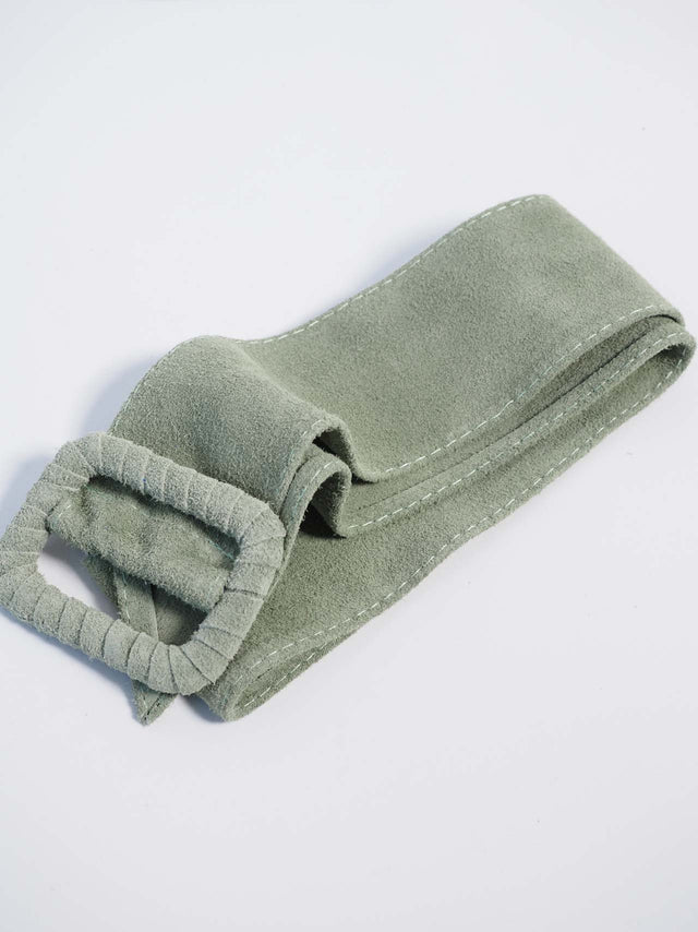 Acessórios: CINTO EM CAMURÇA Color: taupe, azulão, verdeforte, verde, camel, bege Size: TU | Outono / Inverno 2022
