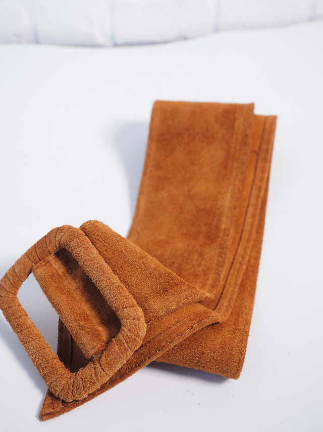Acessórios: CINTO EM CAMURÇA Color: taupe, azulão, verdeforte, verde, camel, bege Size: TU | Outono / Inverno 2022