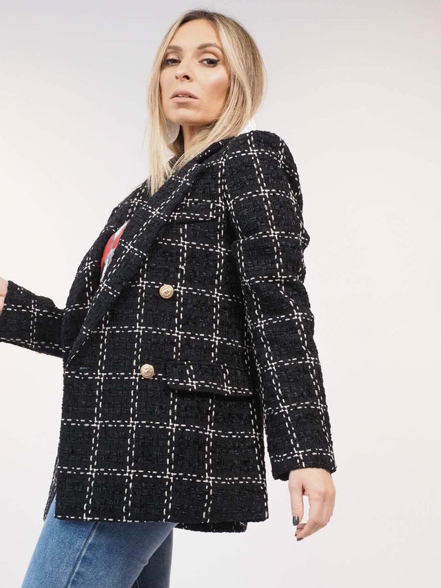 Blazer de manga comprida com forro interior.