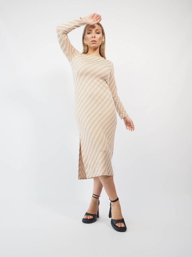 Um vestido bonito, feminino que é uma grande adição ao teu guarda-roupa.