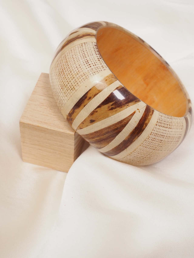 Acessórios: PULSEIRA LARGA EM ACRÍLICO Color: cru Size: TU | Outono / Inverno 2022
