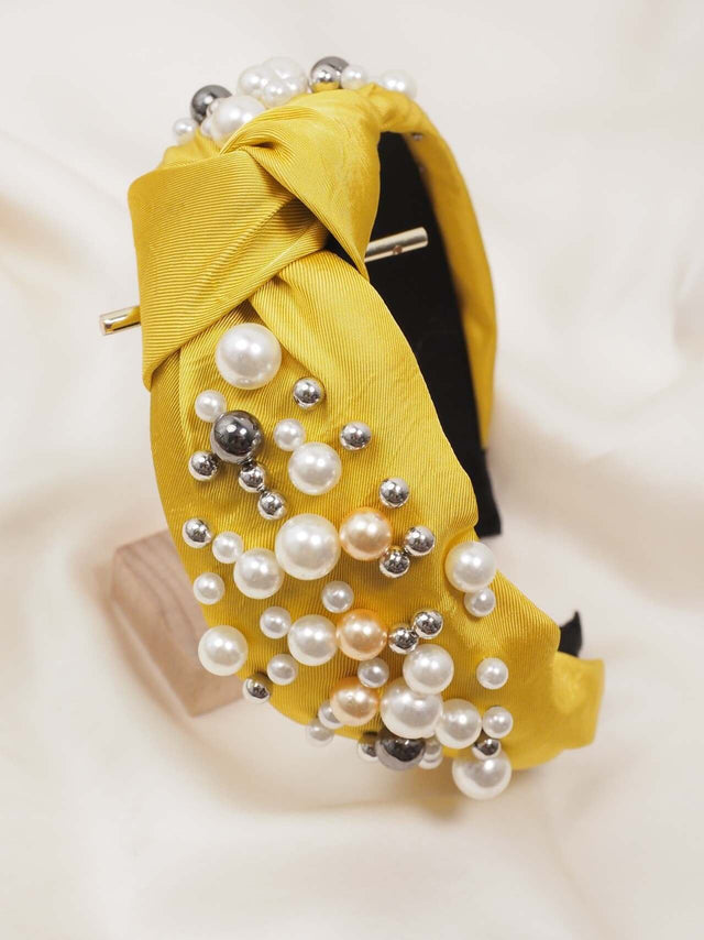 Bandolete: BANDOLETE LARGA ACETINADA COM PÉROLAS Color: amarelo Size: TU | Outono / Inverno 2022