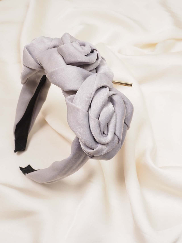 Bandolete: Bandolete em Cetim com Flores em Relevo - Black Peach® Color: cinza, mostarda Size: TU | Outono / Inverno 2022