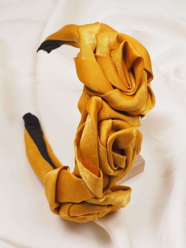 Bandolete: Bandolete em Cetim com Flores em Relevo - Black Peach® Color: cinza, mostarda Size: TU | Outono / Inverno 2022