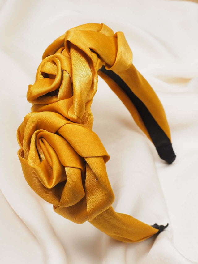 Bandolete: Bandolete em Cetim com Flores em Relevo - Black Peach® Color: mostarda Size: TU | Outono / Inverno 2022