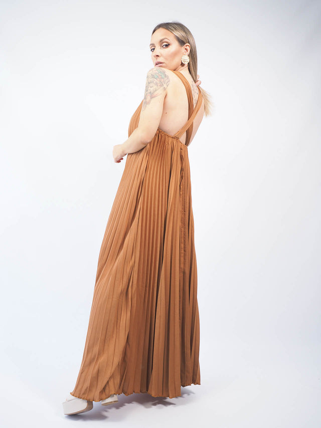Um design incrivelmente moderno, este vestido de festa é uma peça única.