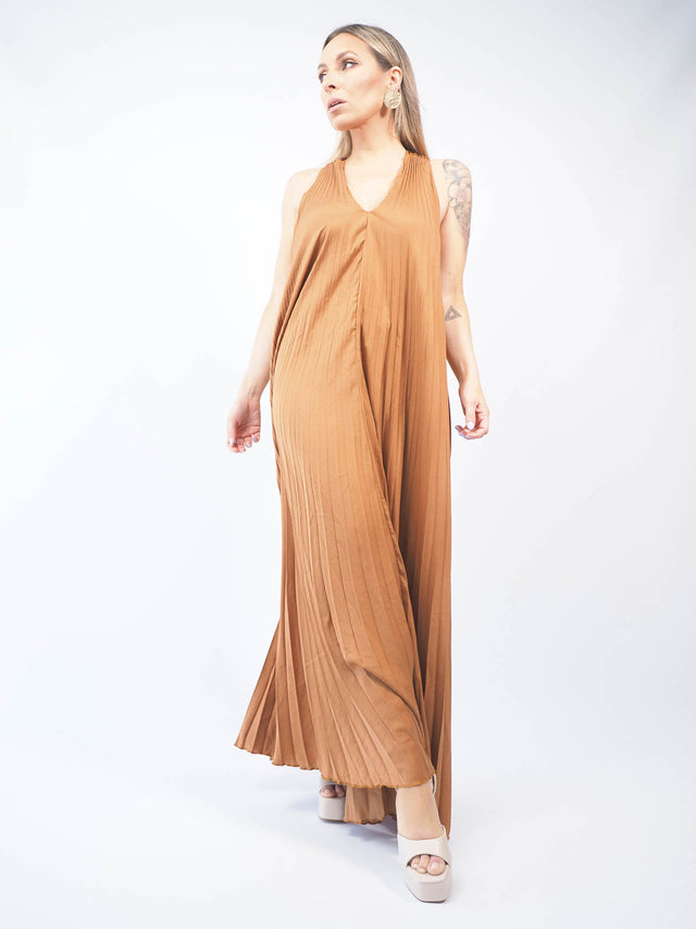 Vestido de cerimónia comprido.
