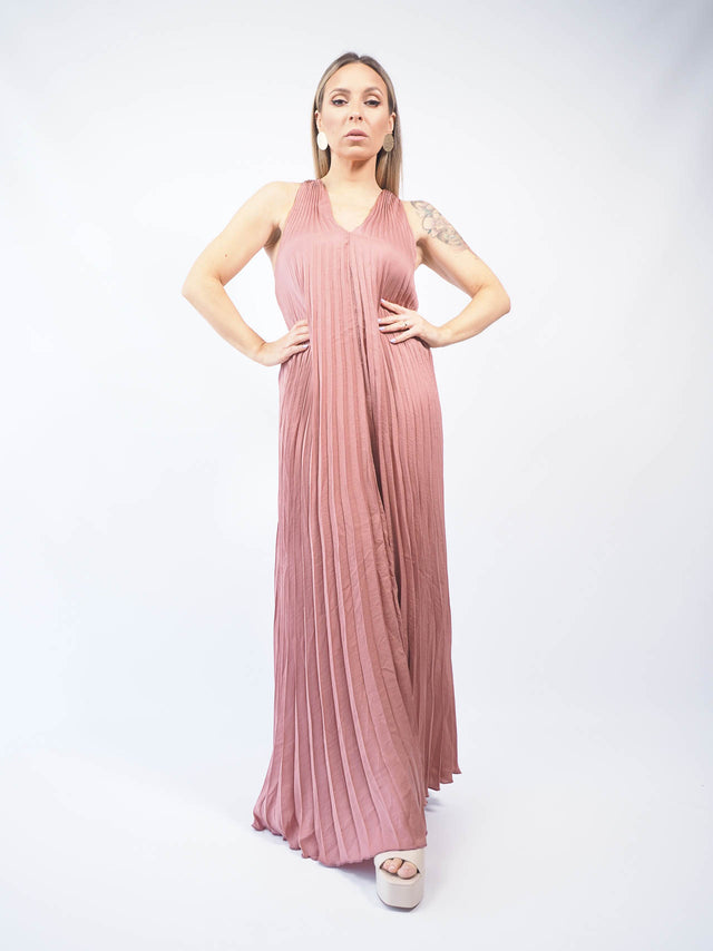 Vestido com decote em bico, com forro, é um charme a mais, e o elástico nas costas oferece um ajuste perfeito ao corpo, garantindo ainda mais conforto.