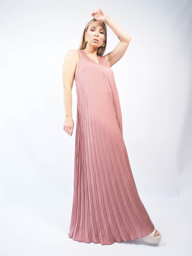 Vestido com decote em bico, com forro, é um charme a mais, e o elástico nas costas oferece um ajuste perfeito ao corpo, garantindo ainda mais conforto.
