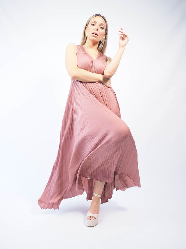 Vestido de cerimónia comprido.