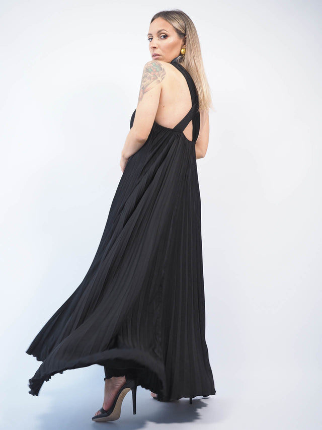 Um design incrivelmente moderno, este vestido de festa é uma peça única.