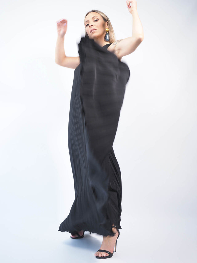 Vestido com decote em bico, com forro, é um charme a mais, e o elástico nas costas oferece um ajuste perfeito ao corpo, garantindo ainda mais conforto.