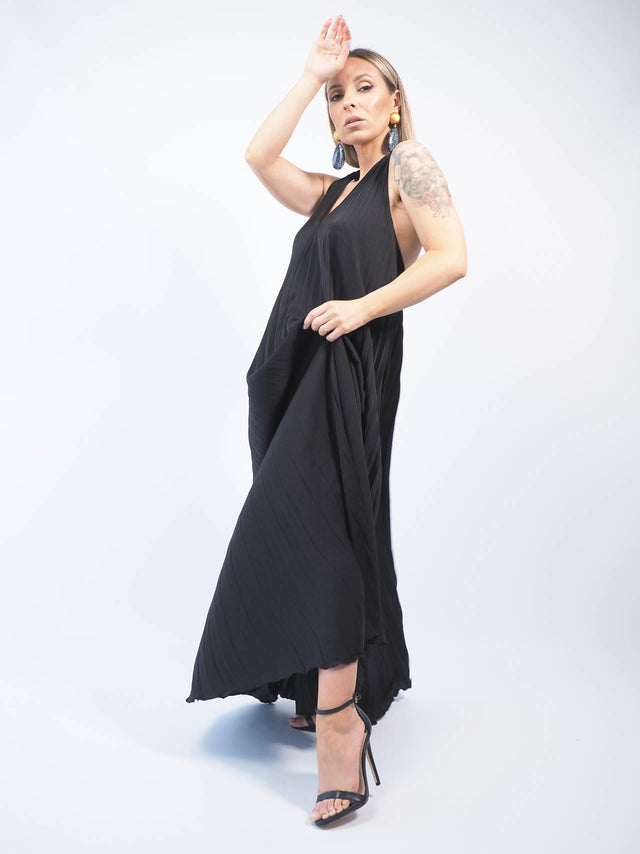Vestido de cerimónia comprido.