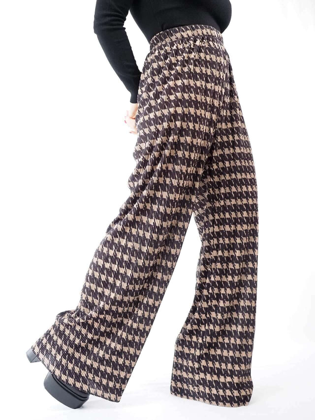 Calças pantalonas estampadas flúidas, com padrão.