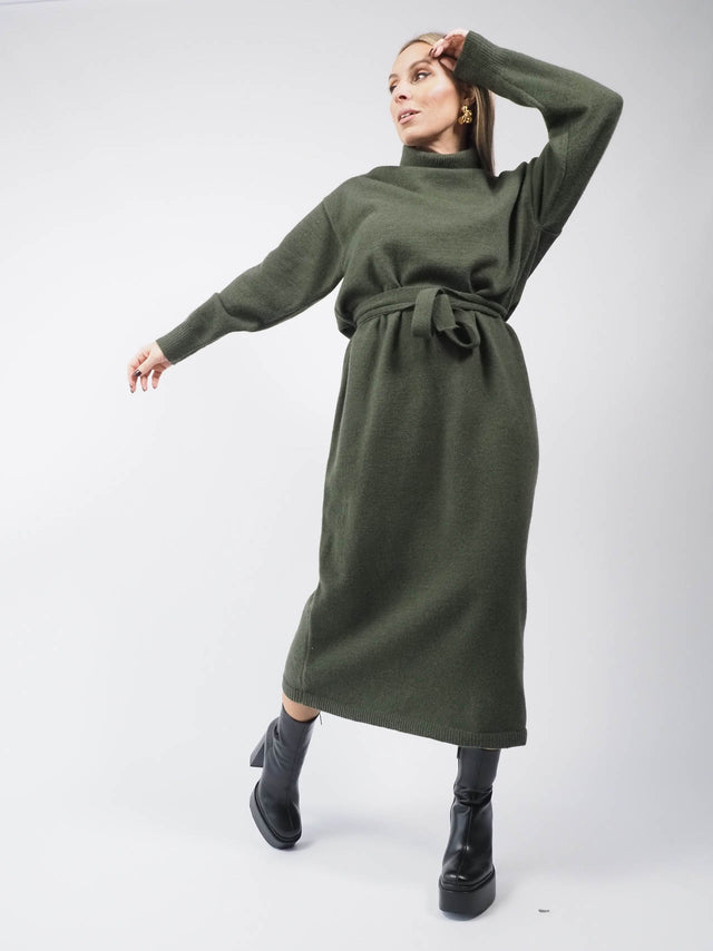 VESTIDO DE MALHA COMPRIDO COM CINTO