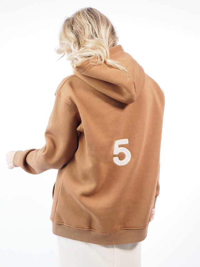Pormenor da parte de trás da sweatshirt e do capuz.