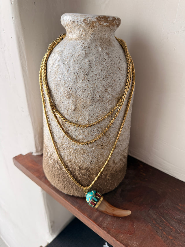 Colar Triplo Com Corno