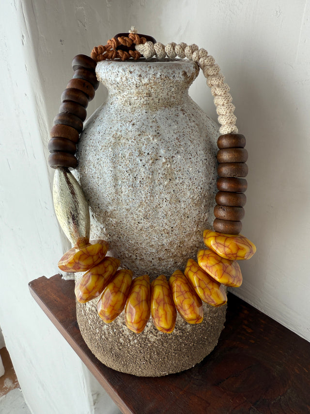 Collier en corde avec pierres