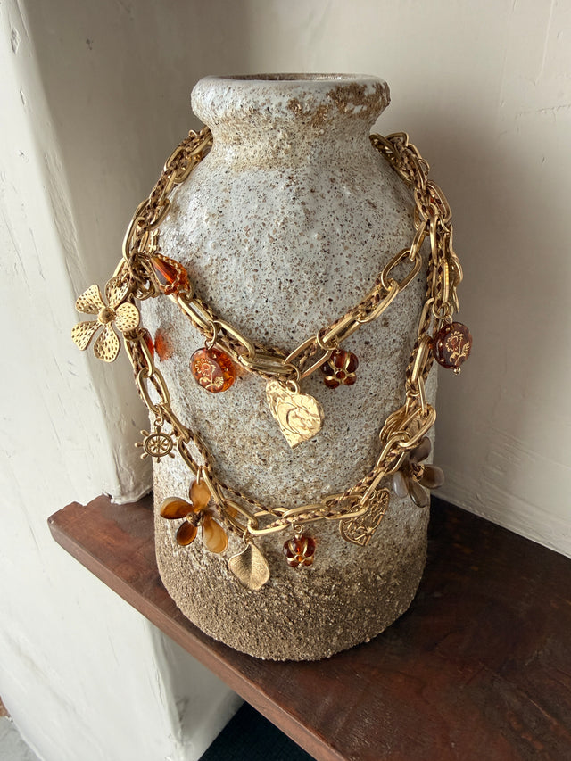 Colar Comprido Pendentes Flores e Corações