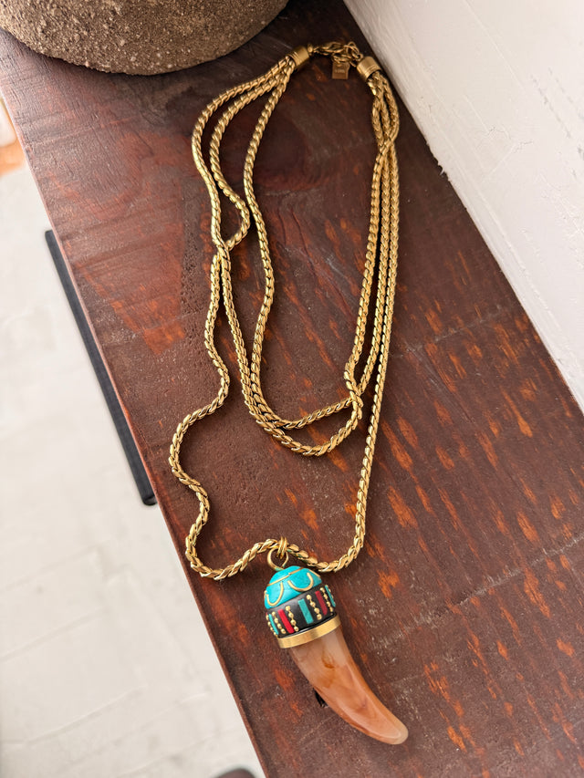 Colar Triplo Com Corno