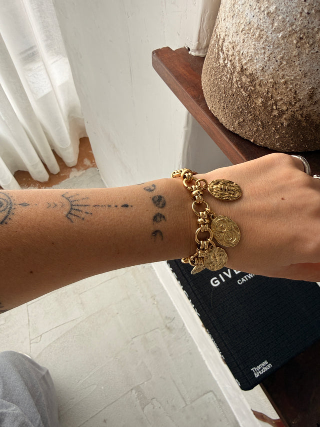 Pulseira Com Medalhas