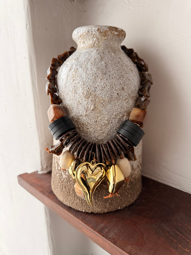 Colar Grosso com Pendentes e Madeira