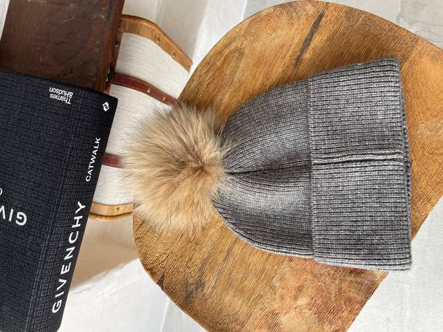 Gorro de Malha Com Pompom