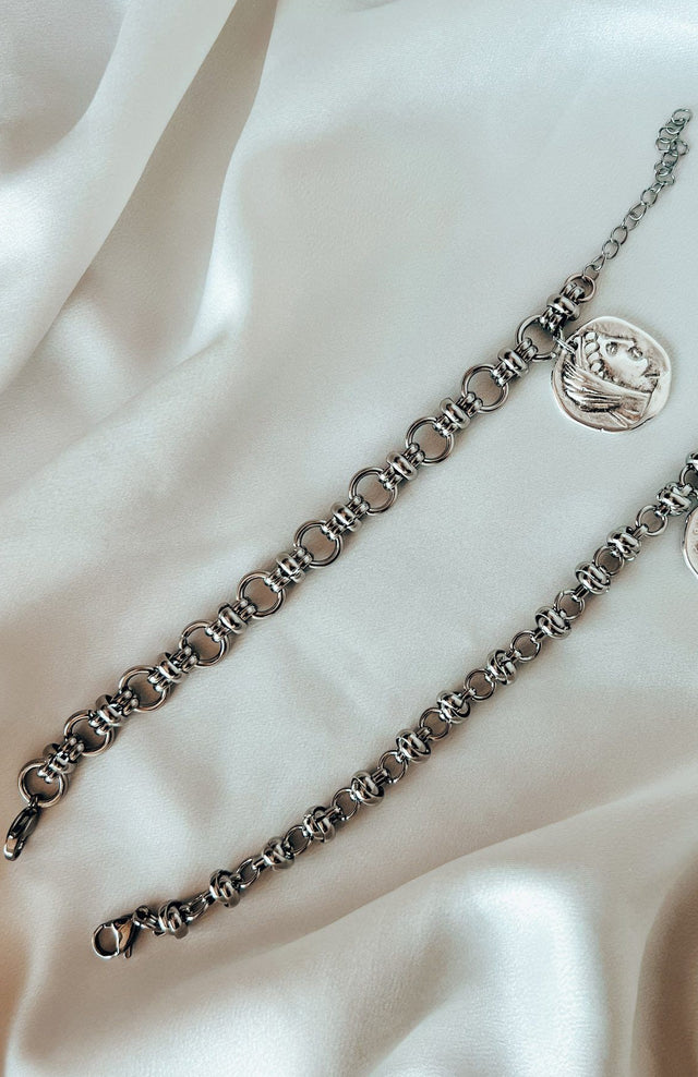 Pulseira em Malha Grossa com Medalha