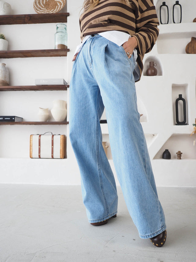 Wide Leg Jeans with Belt
