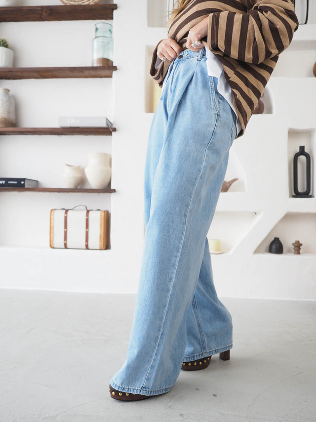 Wide Leg Jeans with Belt