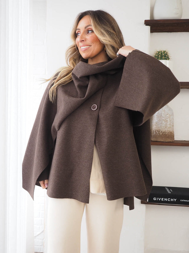 Capa de Fazenda Com Cachecol