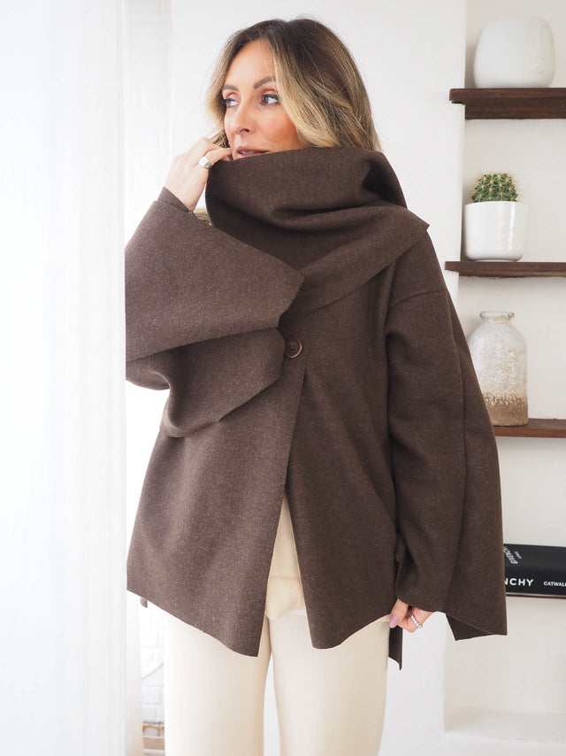 Capa de Fazenda Com Cachecol