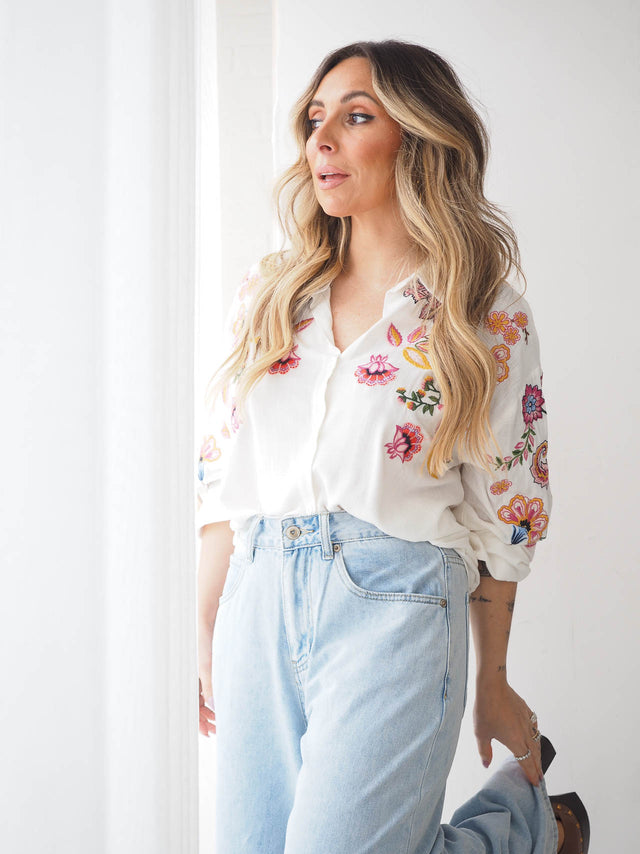 Camisa Flores Bordadas