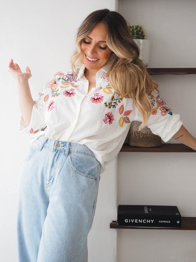 Camisa Flores Bordadas