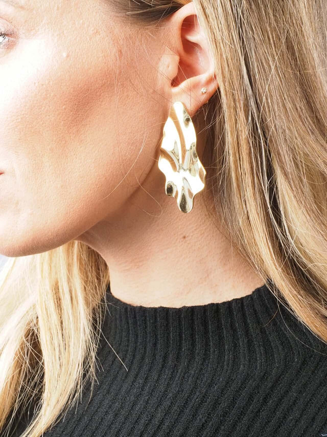 EARRINGS WITH RELIEF