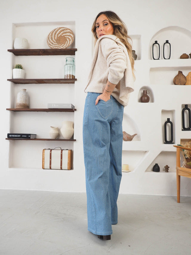 Jean à jambes larges à rayures.