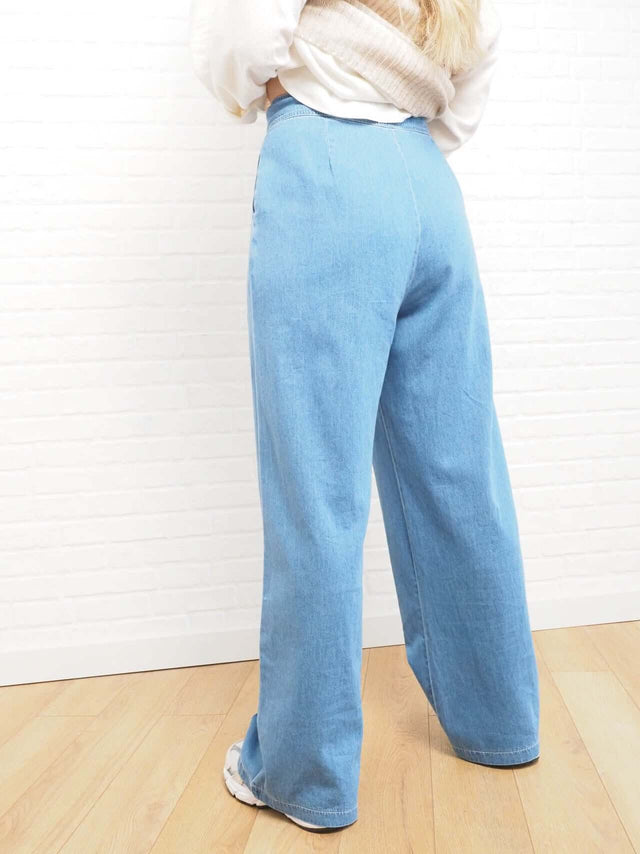 Jeans: Calças Pantalona de Ganga Mulher - Black Peach - Black Peach: 49.00 € | Cor / Color: azul | Tamanho / Size: S, M, L - Black Peach® - Primavera Verão 2024