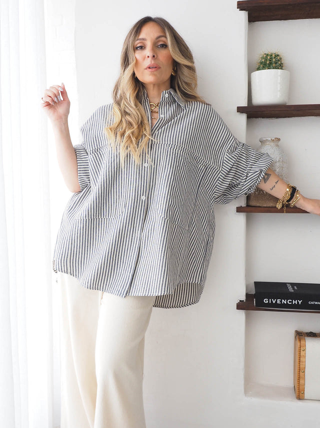 Camisa Riscas Oversized Com Bolsos