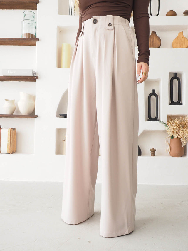 Pleated Trousers with Buttons