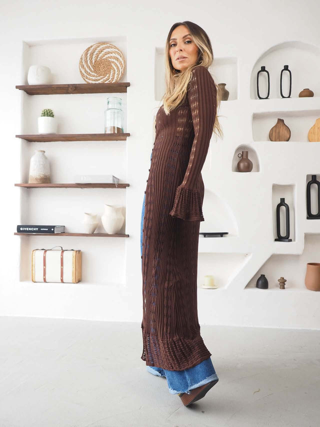 Manteau long tricoté au crochet