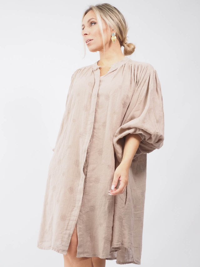 Coleção de senhora de verão , camiseiro em algodão de manga em balão super confotável e prático para vestir como vestido ou kimono. 