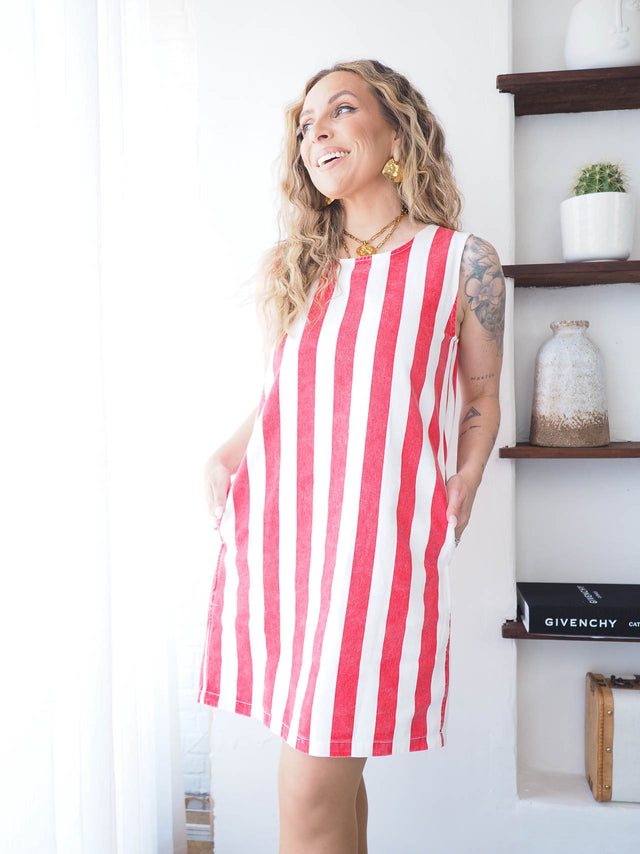 Vestido Curto às Riscas