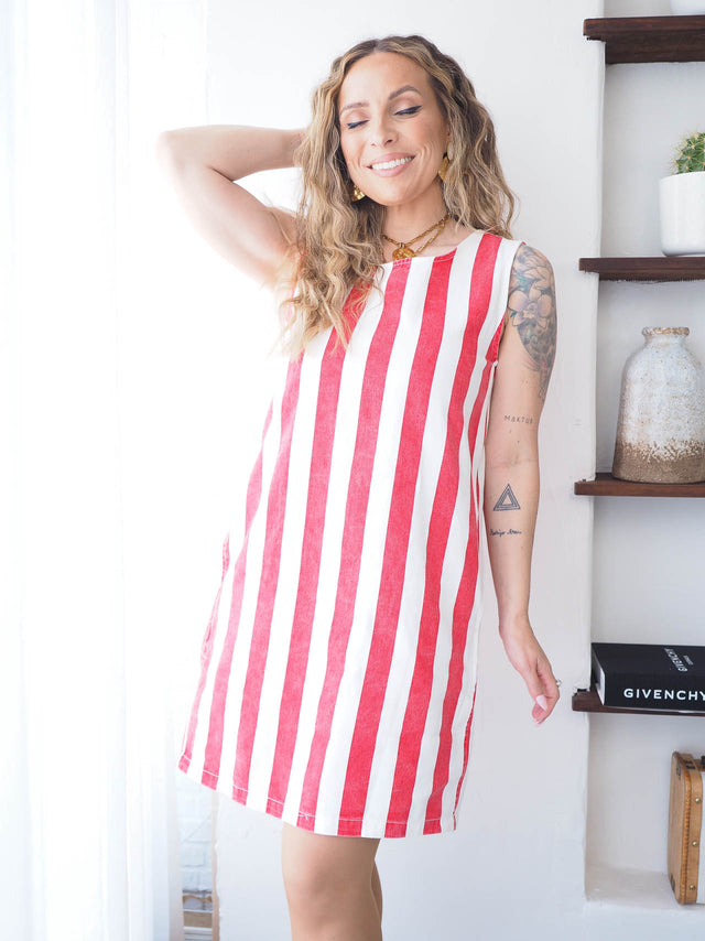 Vestido Curto às Riscas