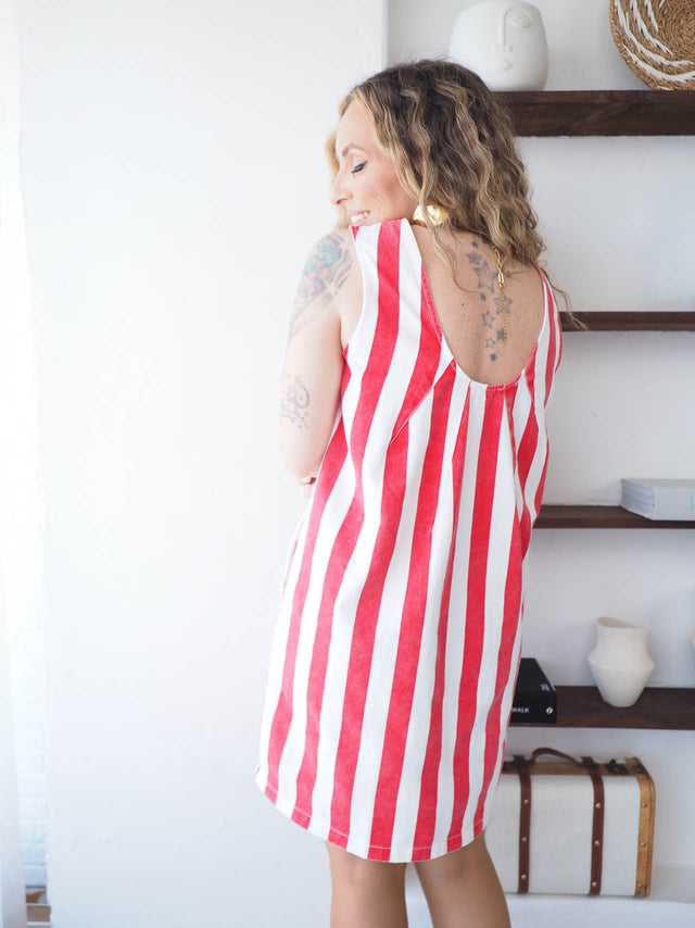 Vestido Curto às Riscas