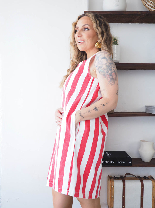 Vestido Curto às Riscas