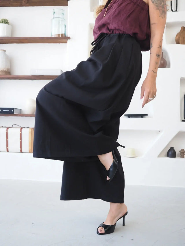 Calças Pantalona Culote pretas com corte de perna larga