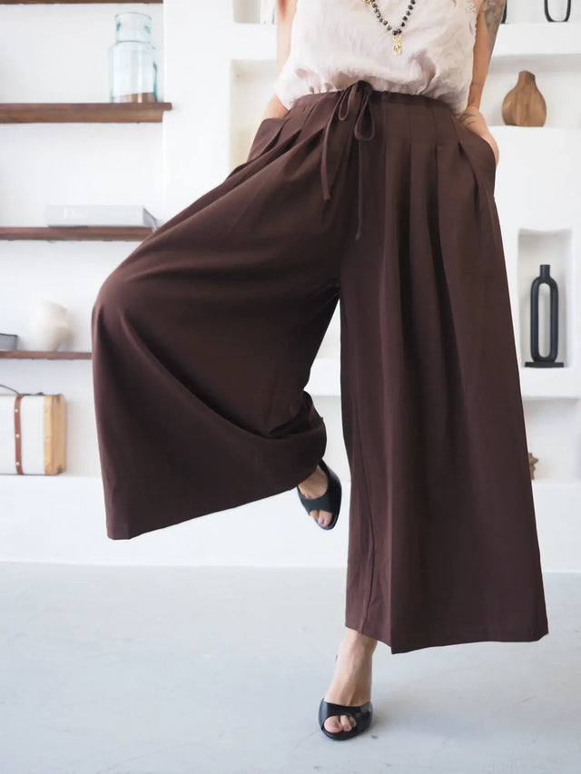Calças Pantalona Culote castanho com pregas e cintura elástica