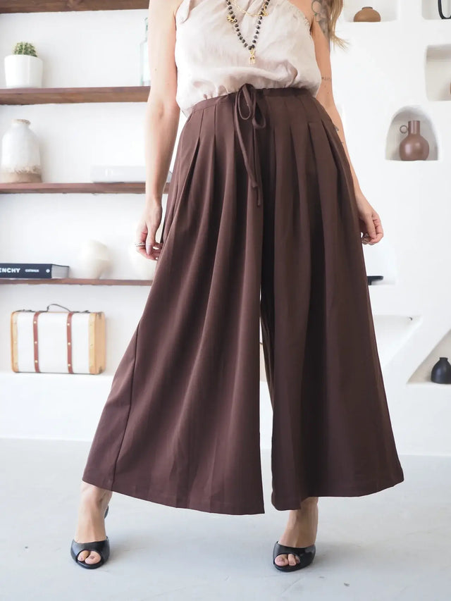 Calças Pantalona Culote castanho com pregas e cintura ajustável